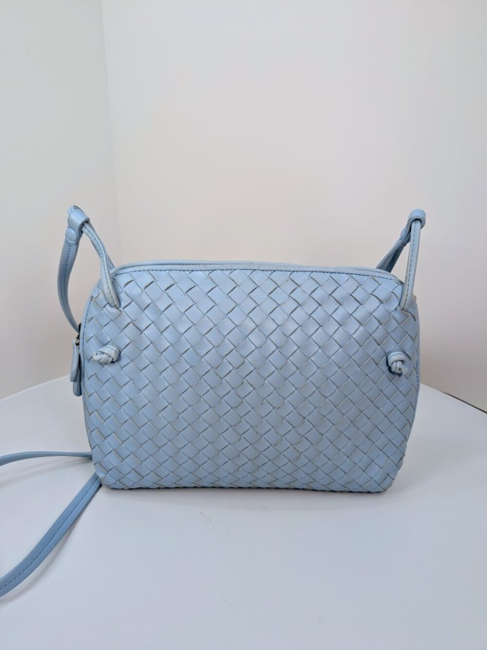 Bottega Veneta Sky Blue Intrecciato Leather Double-Handle Crossbody Camera Bag - Picture 4 of 10